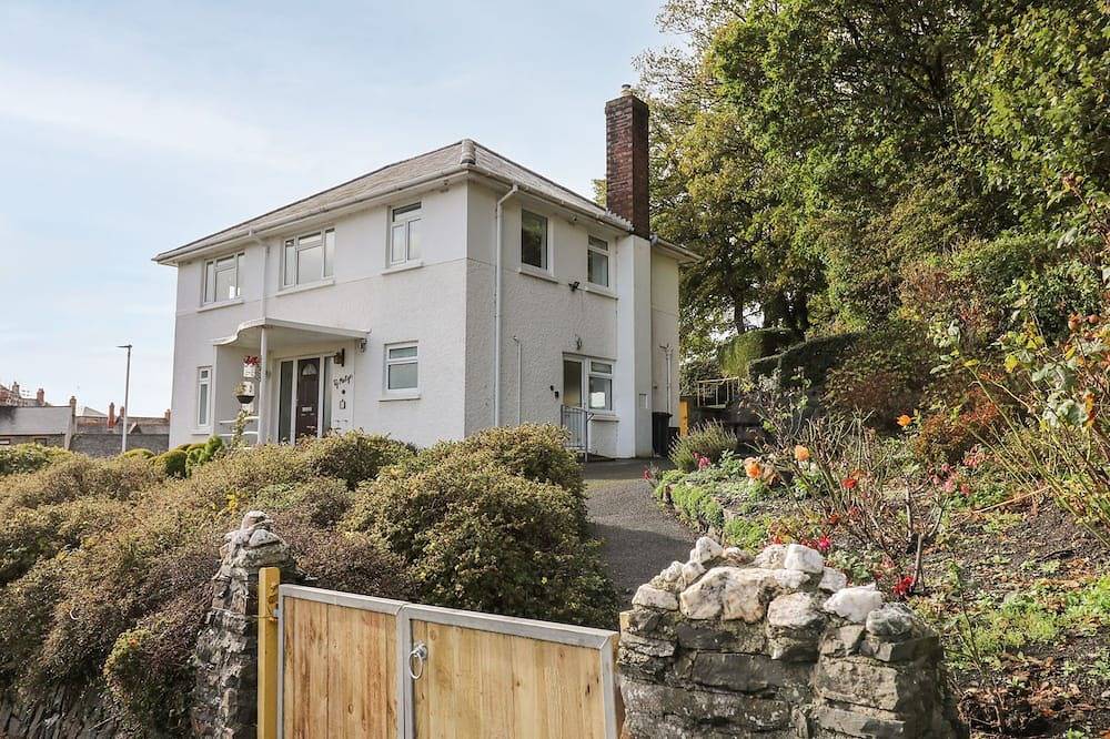 Ty Melyn, family friendly, country holiday cottage in Aberystwyth in Aberystwyth, Cardigan Bay