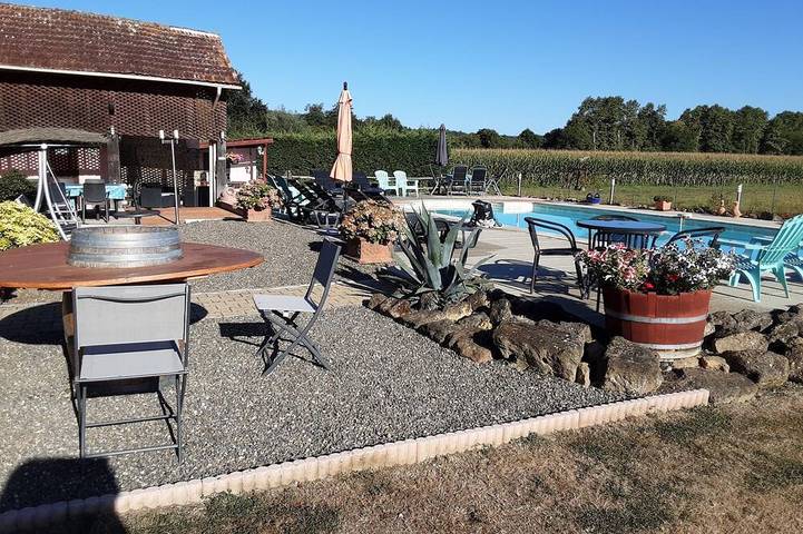 Gîte pour 8 personnes, avec balcon ainsi que jardin et piscine