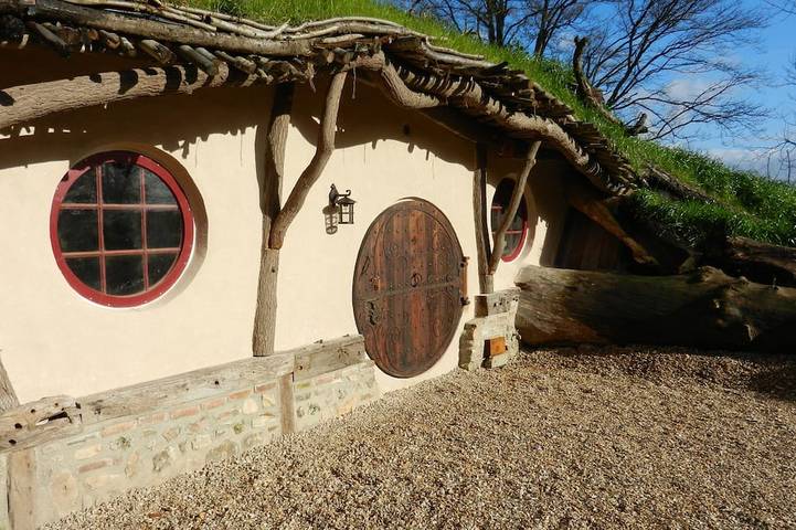Gîte pour 8 personnes, avec Jacuzzi et Terrasse ainsi que Jardin et Piscine