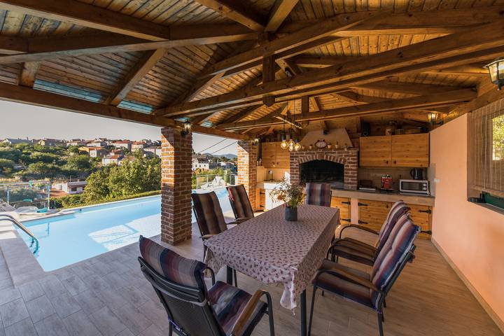 Dom wakacyjny dla 6 osób, z Ogród i Basen w Iz