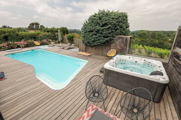 Villa for 15 people, with garden and hot tub in Carcassonne