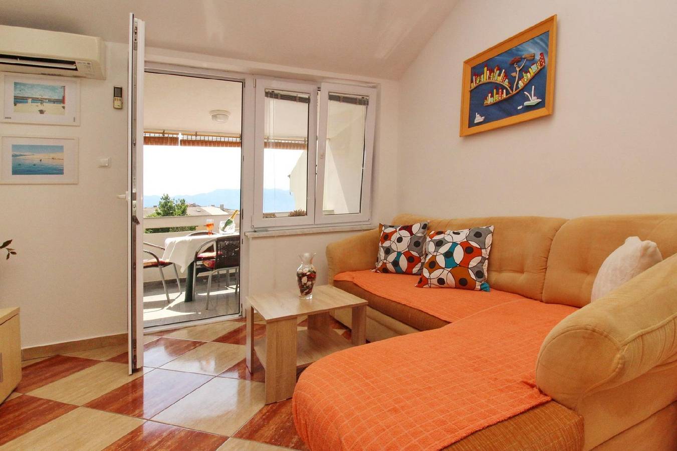 Entire holiday apartment, Charming holiday flat in Baška with private balcony in Baska, Krk