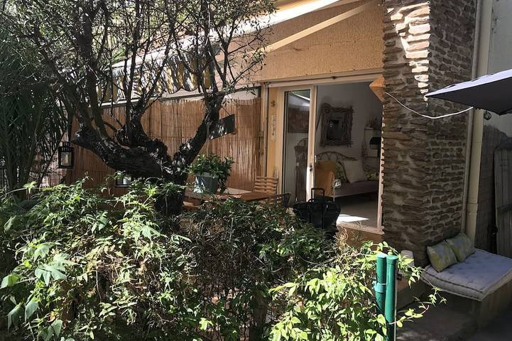 Appartement entier, A 50 mètres de la plage, rez-de-jardin calme et ensoleillé, plein sud, 4p in Le Pradet, Parc national de Port-Cros