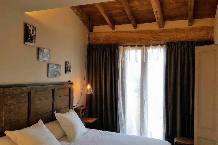 Apartamento entero, Terrissaire terraza y acceso a la piscina interior in Olot, Parc Natural de Zona Volcànica de la Garrotxa