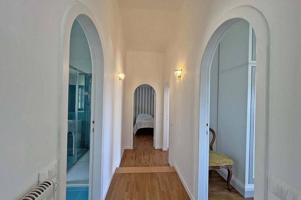 Villa Collina Del Sole 12Pax, 5 bedrooms, 3 bathrooms, A/C, Bbq and Sea view in Colombiera-Molicciara, Castelnuovo Magra