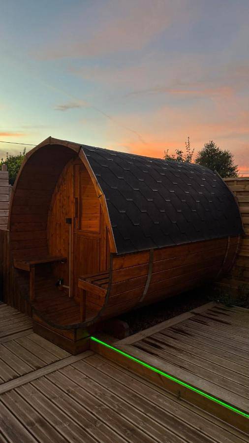 Location de vacances pour 2 personnes, avec terrasse et sauna ainsi que jacuzzi et jardin dans Zutkerque - 2