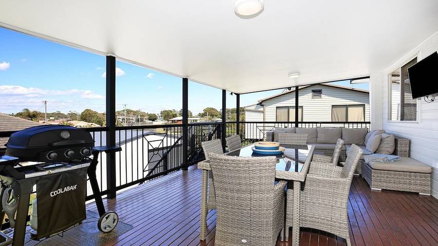 Holiday home for 10 people, with balcony and garden in Culburra Beach