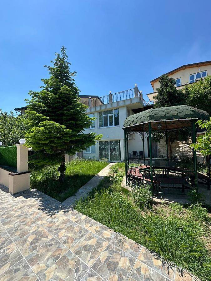 Ferienwohnung für 2 Personen, mit Terrasse und Garten sowie Ausblick in Varna