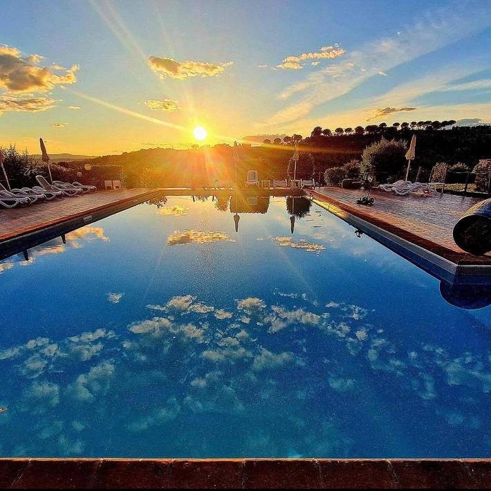 Agriturismo per 4 persone, con piscina e giardino in Torgiano