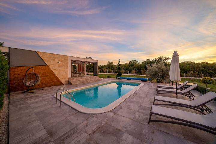 Villa pour 6 personnes, avec jardin et piscine à Nin - 3