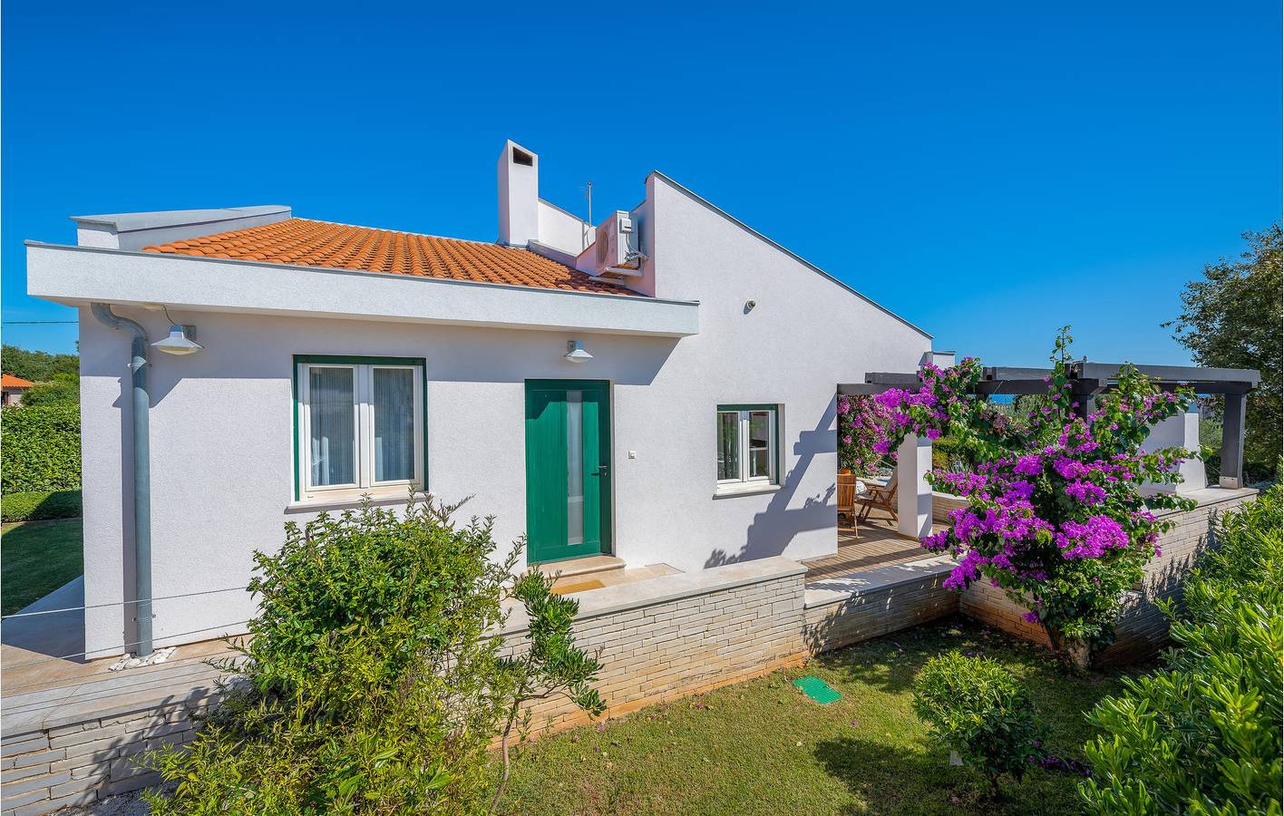 Charmantes Apartment mit Meerblick und Pool in Ližnjan in Pula-Medulin, Ližnjan