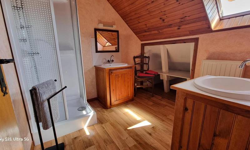 Maison d’hôte pour 3 personnes, avec Terrasse ainsi que Jardin et Piscine dans le Cantal - 3
