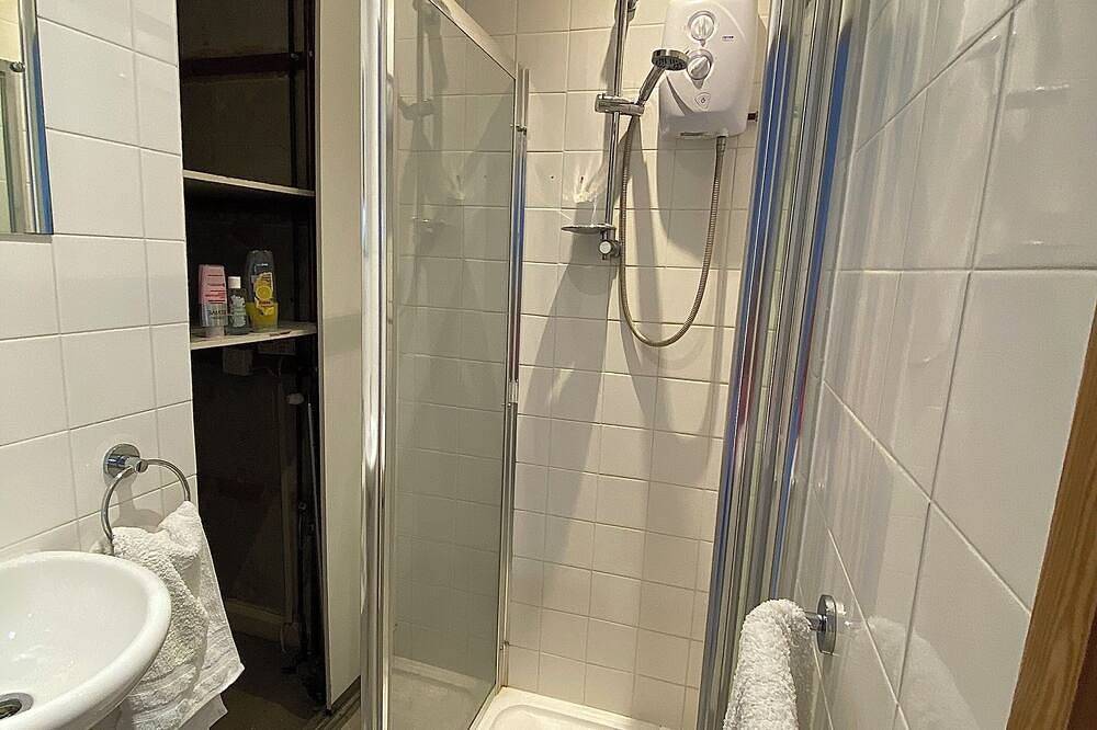 4-bedroom house in Chelmsford, 10 mins walk from bus and train station in Chelmsford, Essex