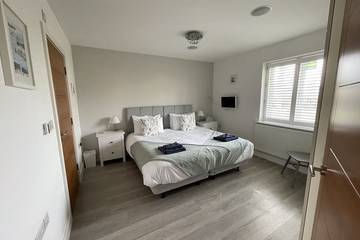 Holiday Home for 8 People in Milford-on-Sea, Hampshire, Photo 2