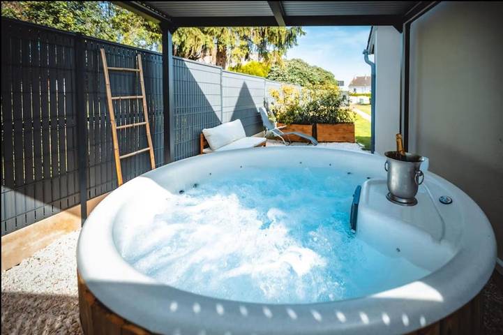 Location de vacances pour 4 personnes, avec terrasse et jacuzzi, animaux acceptés dans Druye