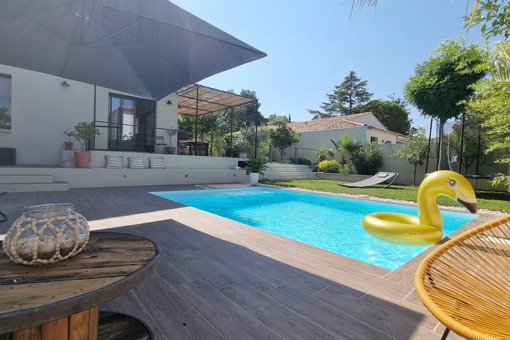 Location de vacances pour 6 personnes, avec terrasse ainsi que piscine et jardin à Lagnes - 3