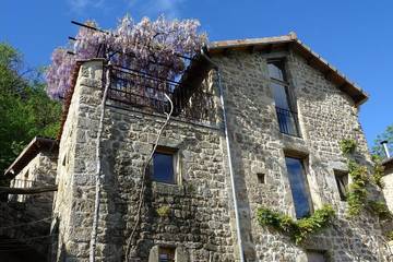Location de vacances pour 10 personnes, avec jardin à Gluiras