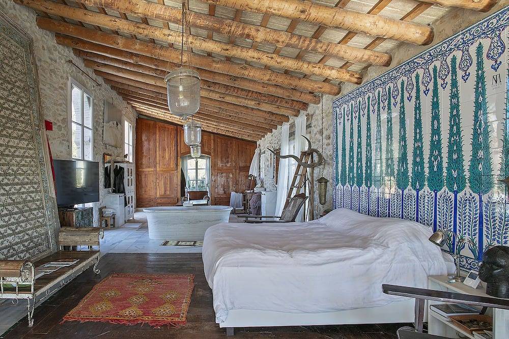 Exquisitely renovated 2500sqm Typical Catalan Villa in the heart of Natural Park in Olivella, Garraf