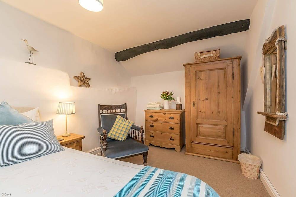 17th Century Holiday cottage with hot tub and sea views in Dyffryn Ardudwy Snowdonia | Y-Felin in Dyffryn Ardudwy, Snowdonia