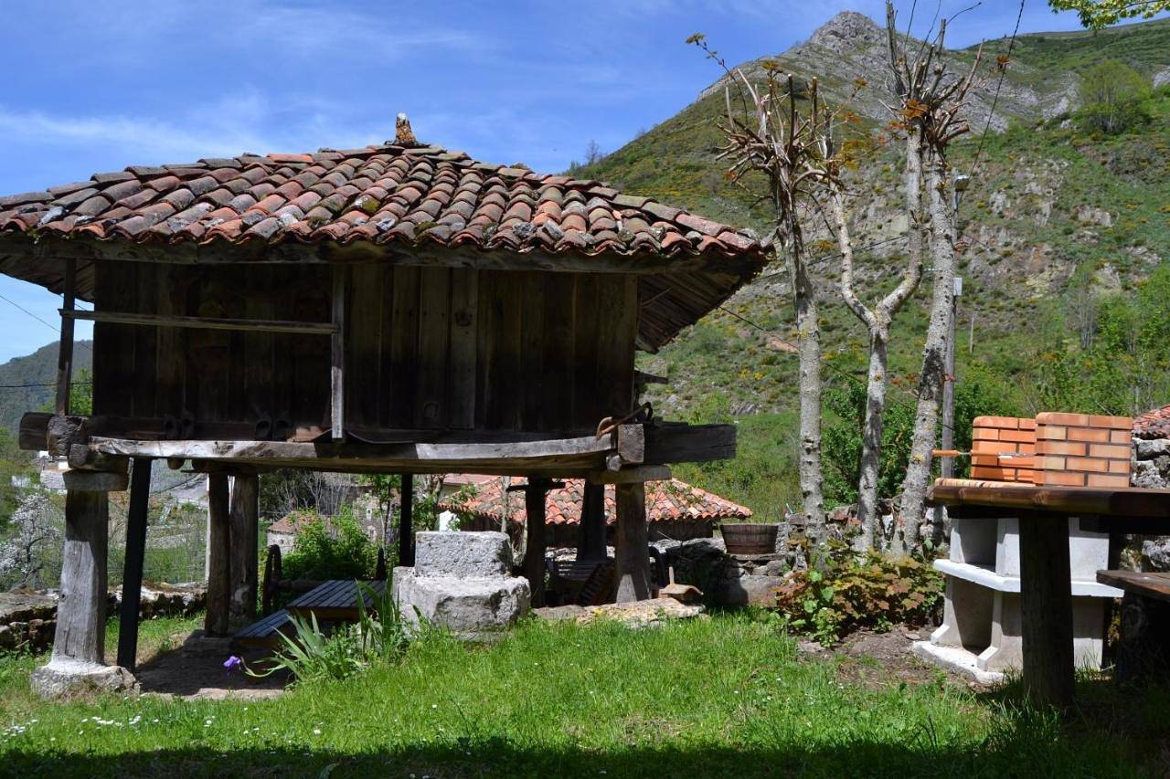 Slit Level Two-Bedroom House in Somiedo, Cordillera Cantábrica
