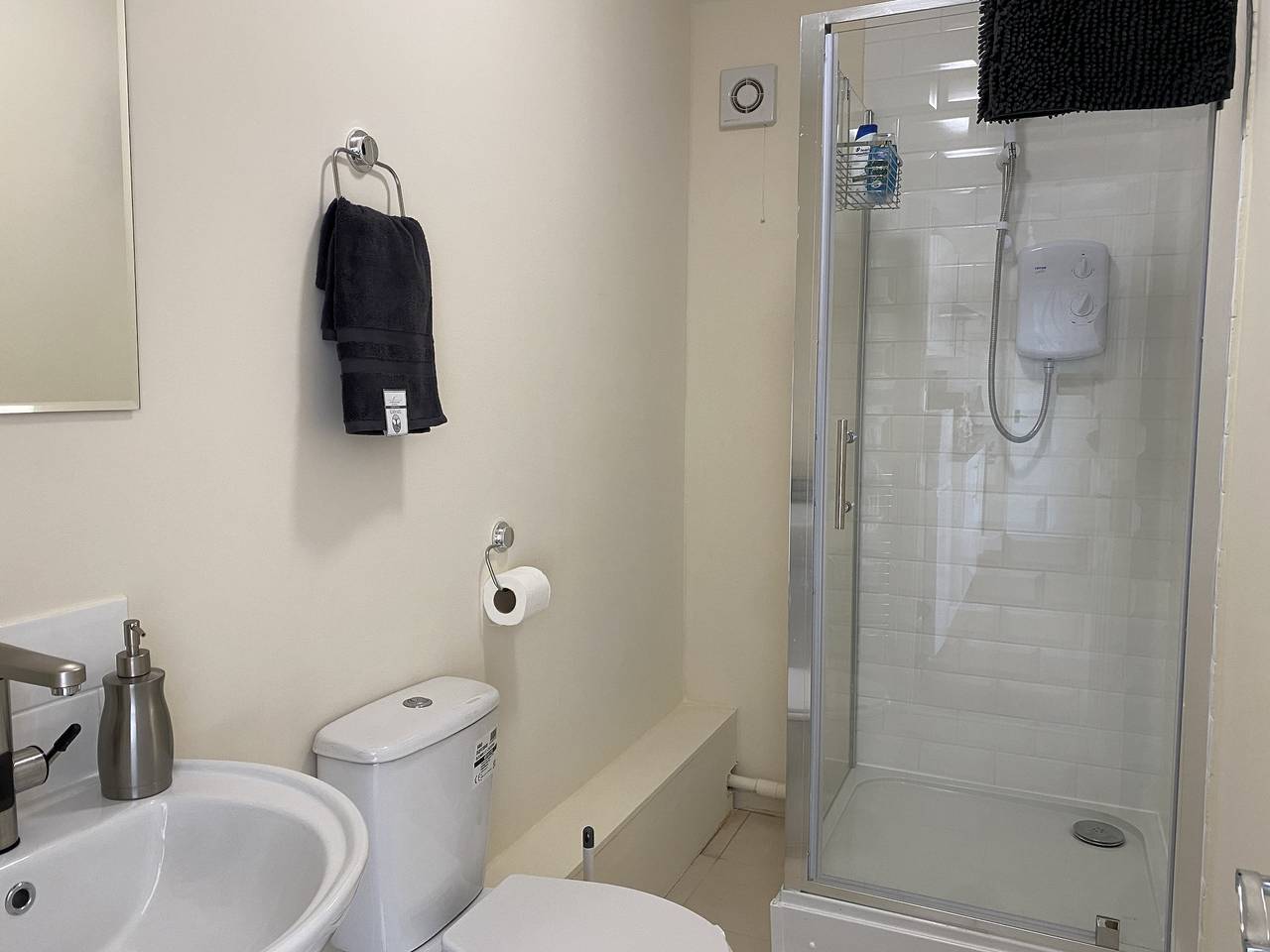 Apartamento vacacional entero, Apartment Sleeps 4, Free Parking, Pets Welcome in Luton, Chiltern Hills