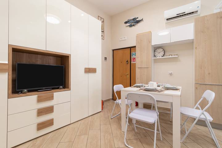 Holiday Home 'Zelda Casa Vacanza' with Balcony, Wi-Fi and Air Conditioning in Giovinazzo, Bari Provinsen