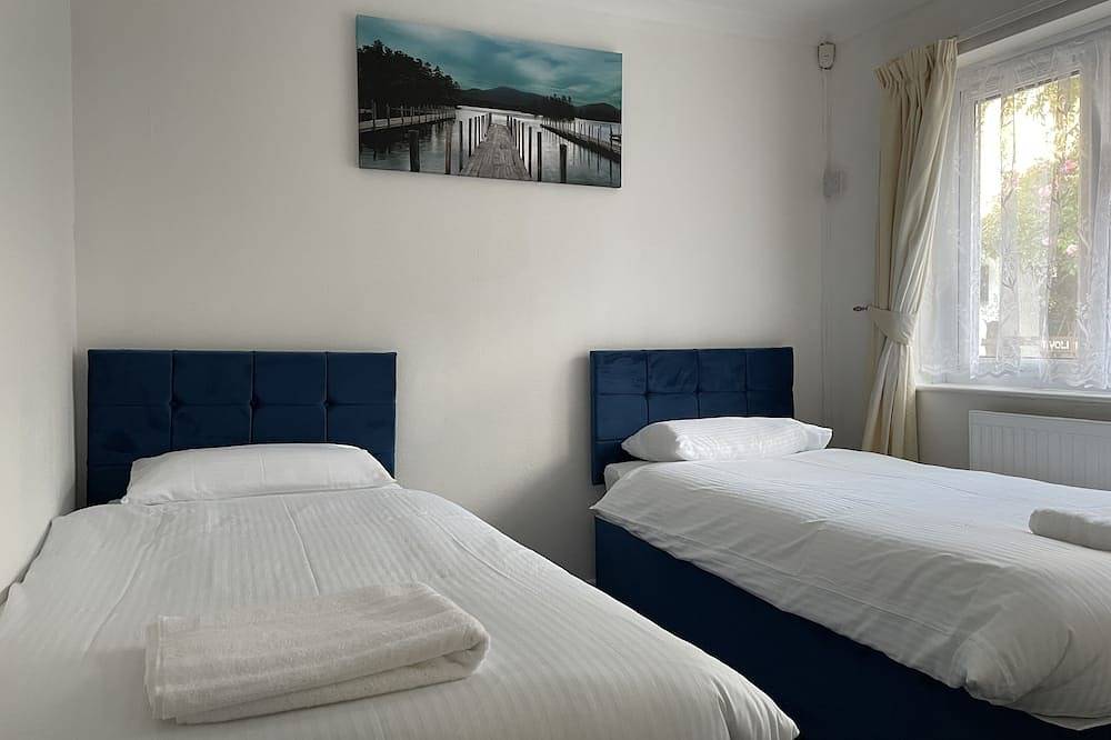 3-Bed room Tivoli Bungalow in Weston-Super-Mare, North Somerset