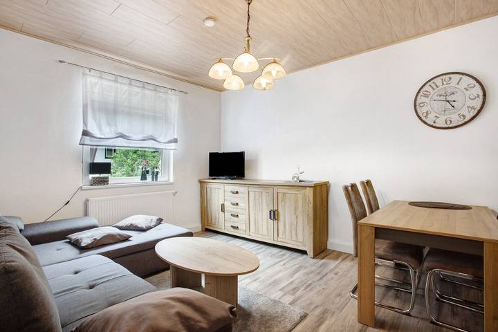 Ganze Wohnung, Ferienwohnung 'Fewo In Schustes' mit privater Terrasse und Wlan in Willingen, die Mittelgebirge