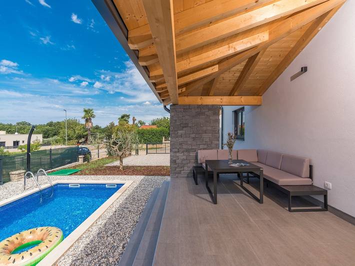 Location de vacances pour 8 personnes, avec Terrasse ainsi que Jardin et Piscine à Novigrad - 4