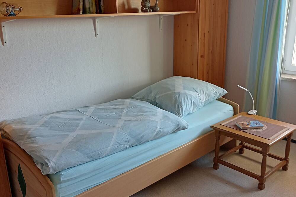 Ganze Wohnung, Gemütliche Ferienwohnung, 100 qm, mit Balkon und Terrasse in Windorf in Windorf, Ostbayern