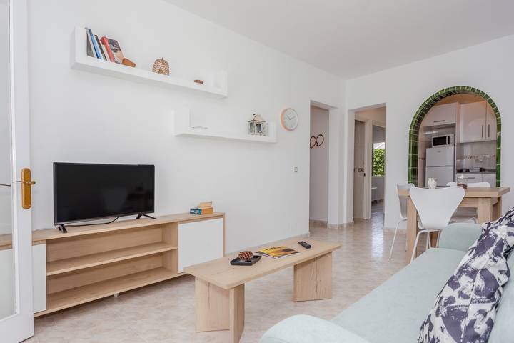 Ganze Wohnung, Apartment 'Biniforcat 21' nahe am Meer mit Gemeinschaftspool in Cala Blanes, Ciutadella