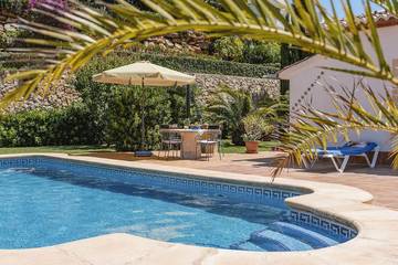 Ferienhaus für 4 Personen, mit Balkon und Garten in Nova Xabia