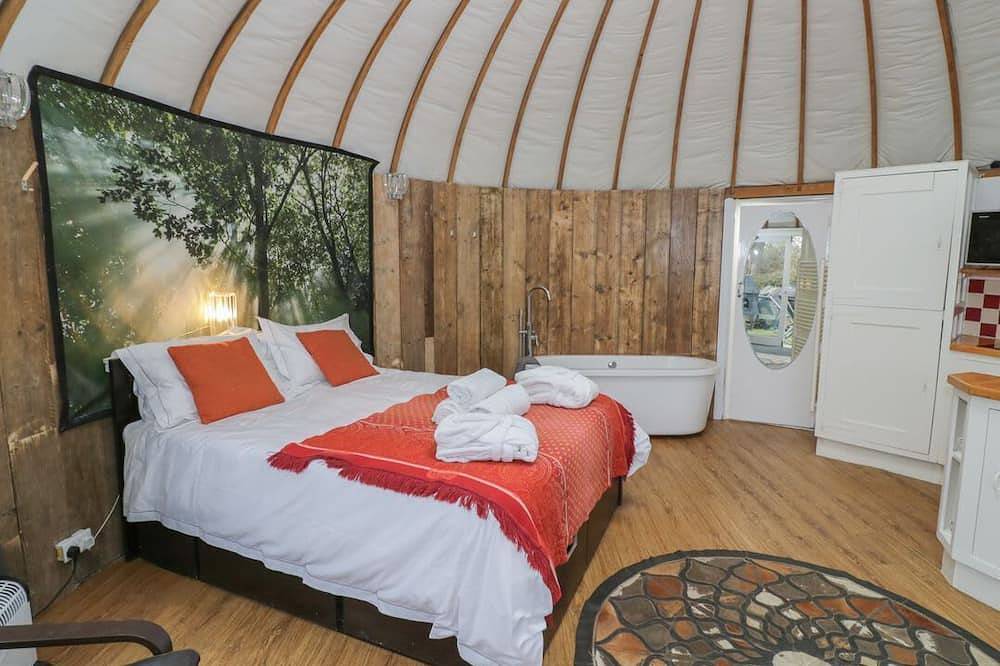 Lakeview Yurt, Beckford in Beckford, Worcestershire
