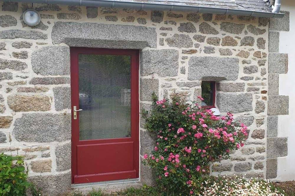 Longère traditionnelle bretonne tout confort avec jardin, poêle à bois et sauna in Trégunc, Côte de Cornouaille