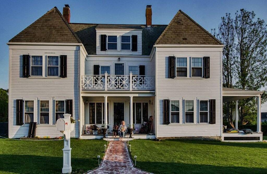 Ganze Wohnung, Newport - exklusives Renfrew Park Beach House Apartment mit Blick auf das Wasser, zentrale Klimaanlage in Middletown, Newport County