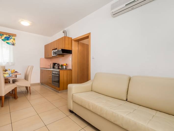 Ferienhaus für 6 Personen, mit Terrasse und Kinderpool sowie Garten auf Rab - 3