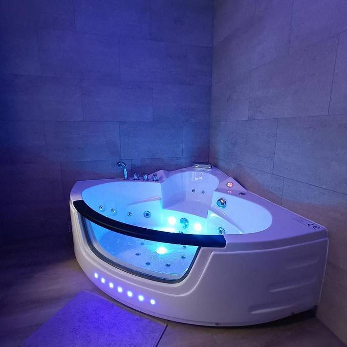 Gîte pour 2 personnes, avec terrasse et jacuzzi à Châtillon-sur-Loire