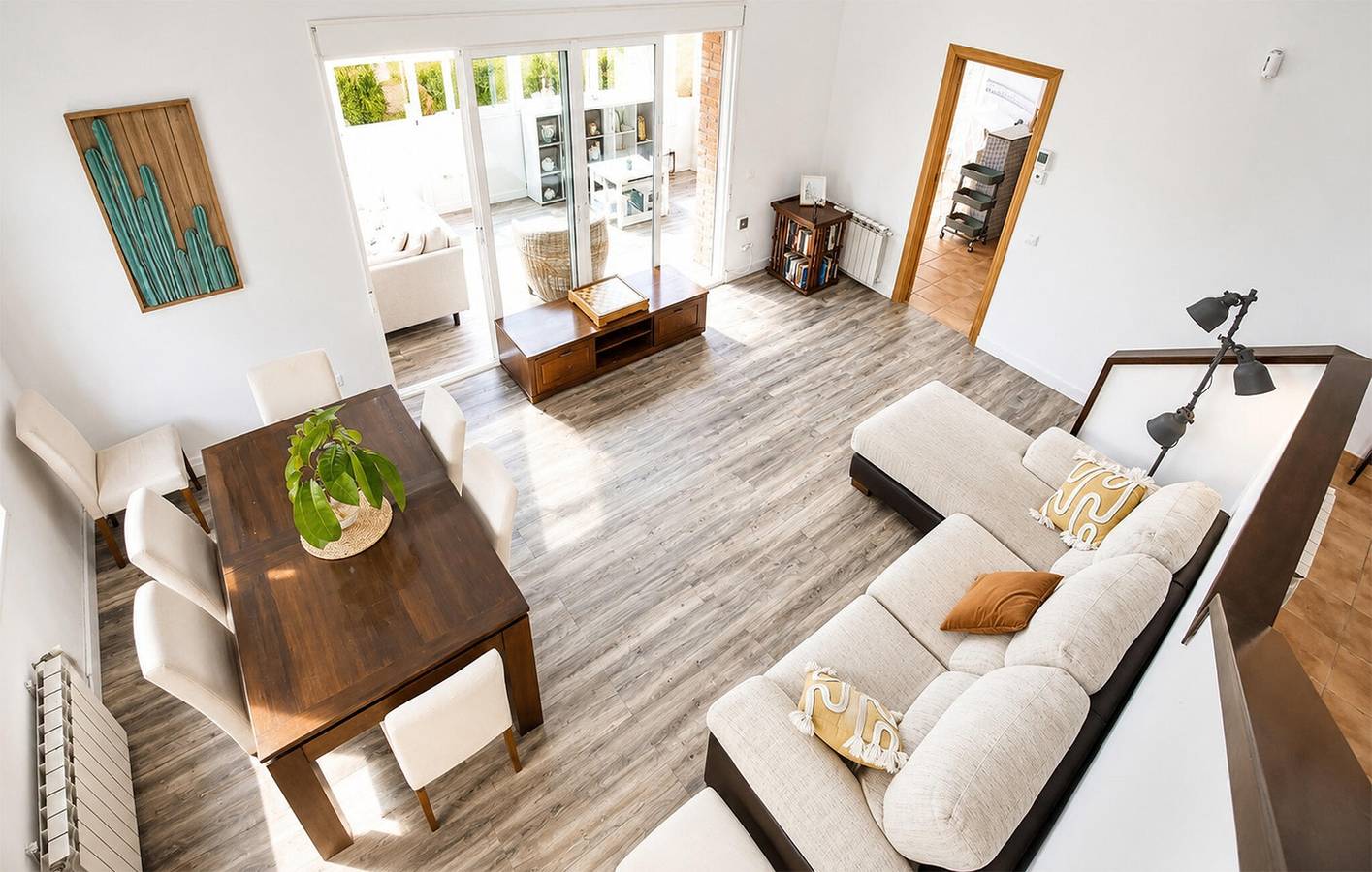 Acogedor apartamento de 350 pies cuadrados con piscina, terraza y aparcamiento cerca de Como En Casa in Chiva, Provincia de Valencia