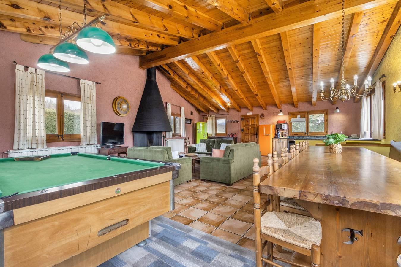 Casa rural 'Sisquet' con vistas a la montaña, terraza privada y Wi-Fi in Montcortès, Baix Pallars