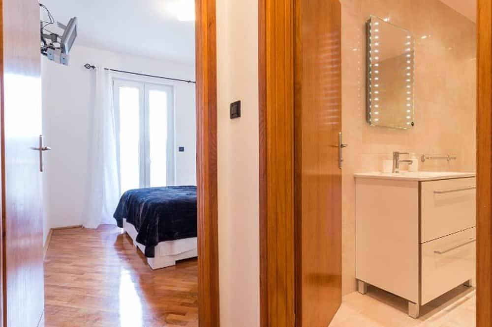 Entire apartment, Dubrovnik, large apartment, 3 rooms, 6 guests in Dubrovnik, Grad Dubrovnik