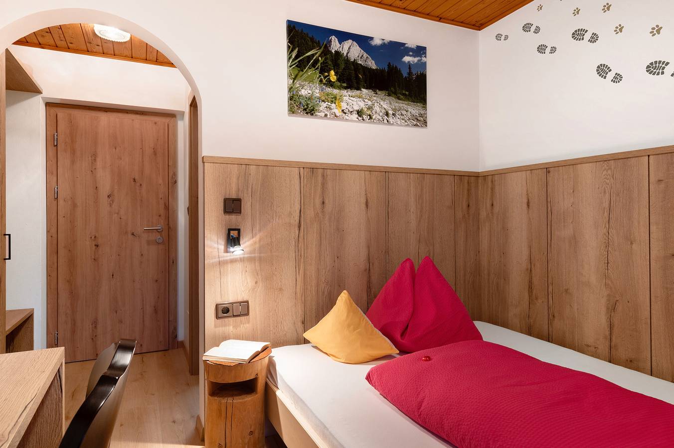 Zimmer 'Einzelzimmer 7' mit Bergblick, privater Terrasse und Wi-Fi in St. Peter (Bozen), Villnöß