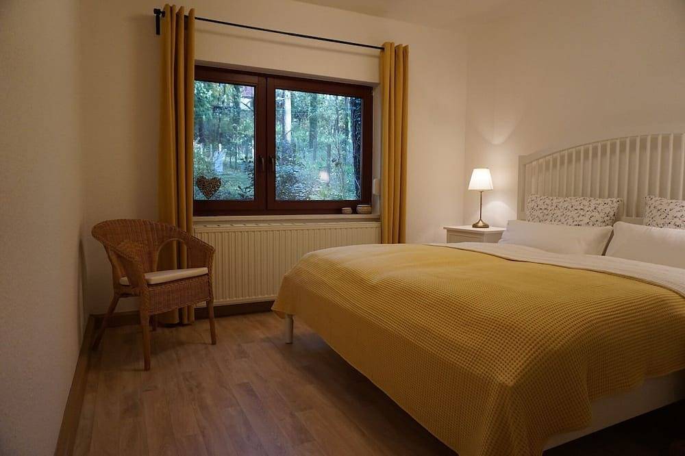 Freistehendes Ferienhaus (4+1 Pers.): Kamin*Steg*Terrasse*Wald*Seezugang*umzäunt in Waldsieversdorf, Märkische Schweiz-Oderland