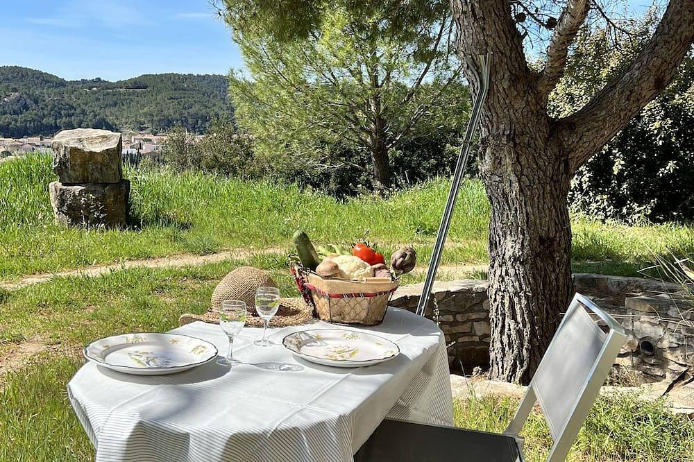 Apartamento entero, Gîtes 3 chambres -Piscine -Vue sur la vallée de l'Orb in Cessenon-sur-Orb, Region de Béziers