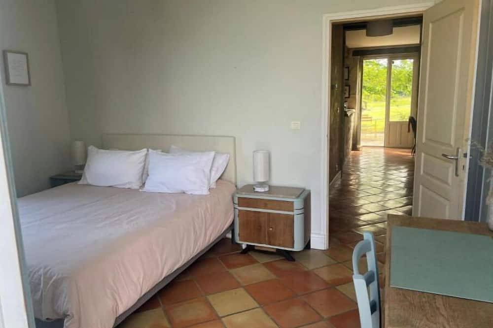 Maison de campagne près d’Agen. Une grande piscine , 5 chambres in Foulayronnes, Quercy