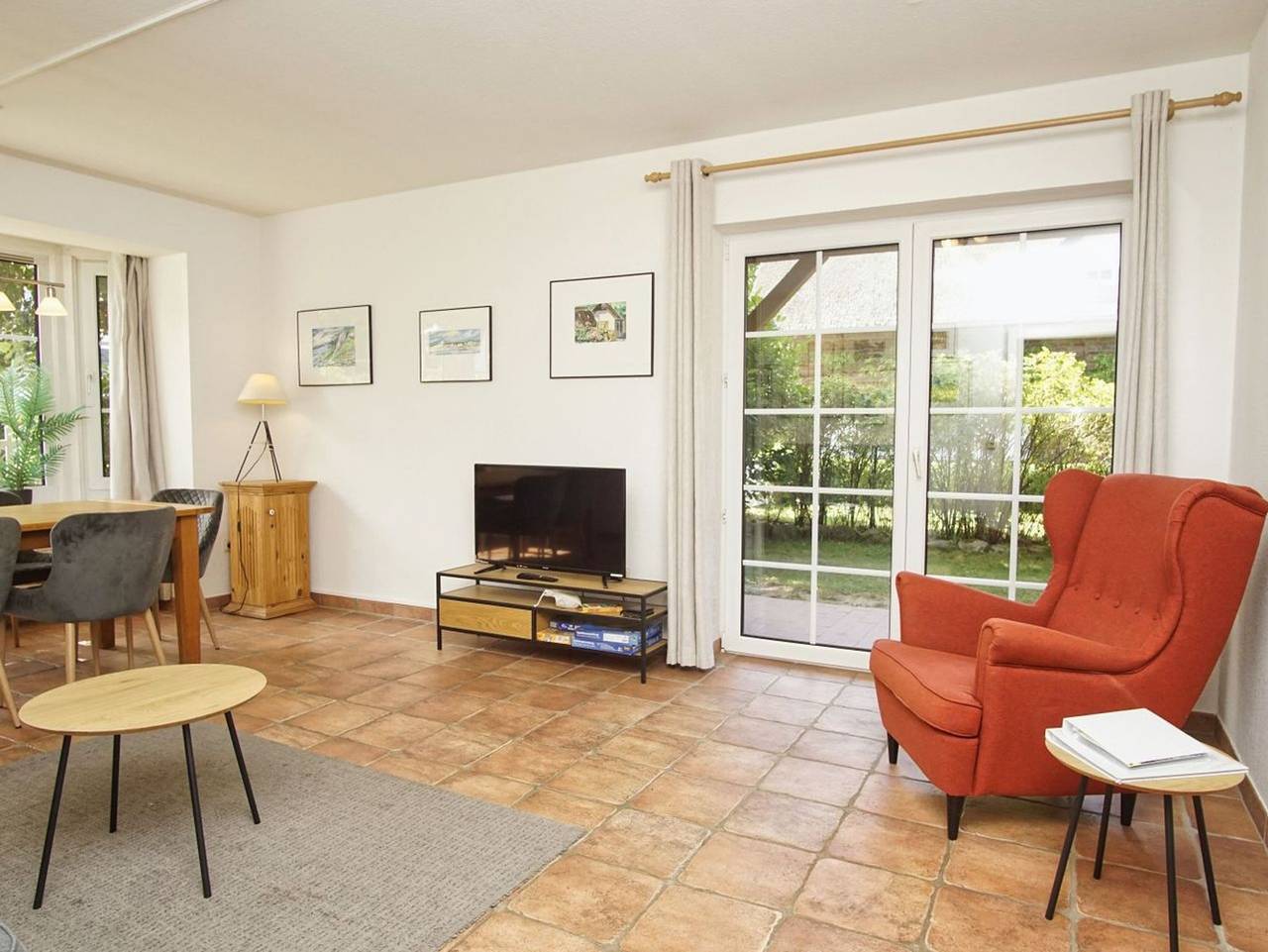 Ganze Ferienwohnung, Landhaus Wildrose - Großzügige Ferienwohnung mit Terrasse und Garten im ruhigen Landhaus Wildrose in Pantow, Zirkow