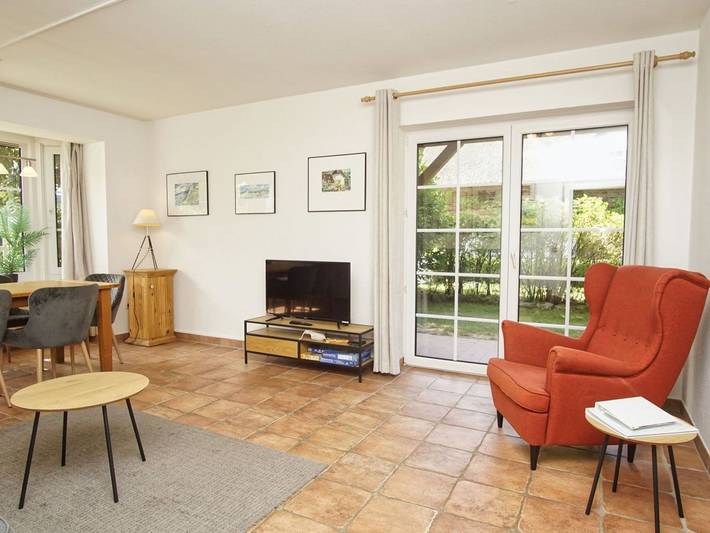 Ganze Ferienwohnung, Landhaus Wildrose - Großzügige Ferienwohnung mit Terrasse und Garten im ruhigen Landhaus Wildrose in Pantow, Zirkow