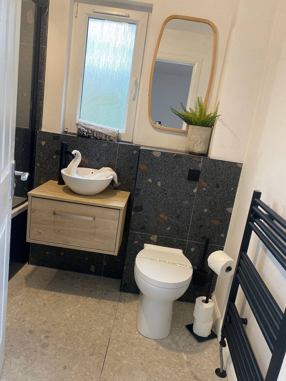 Modern 3 bed home by Glasgow airport in Renfrewshire