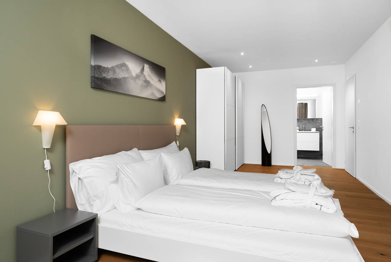 Geheel appartement, Vakantieappartement voor 8 personen met terras in Interlaken, Meer van Thun