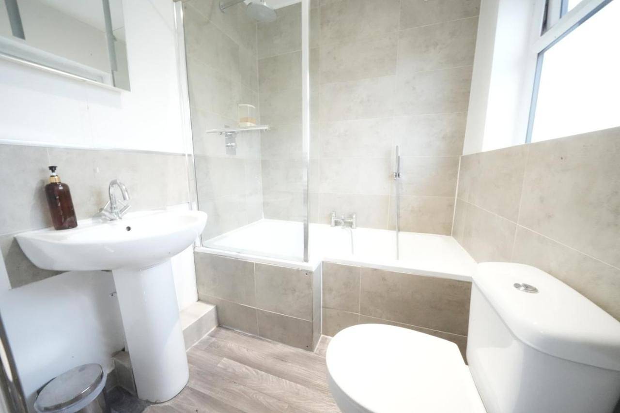Entire apartment, Standard Triple Studio in Hillingdon, London