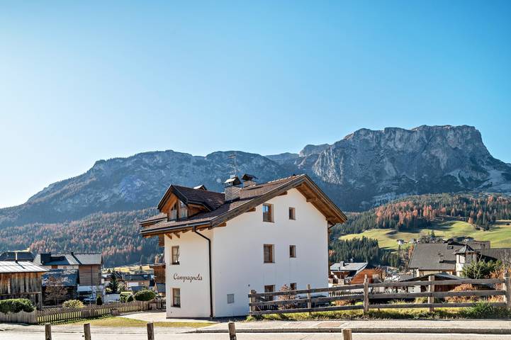 Apartamento inteiro, Apartamento '3' com vista para a montanha, jardim partilhado e Wi-Fi in Badia, Dolomiti Superski